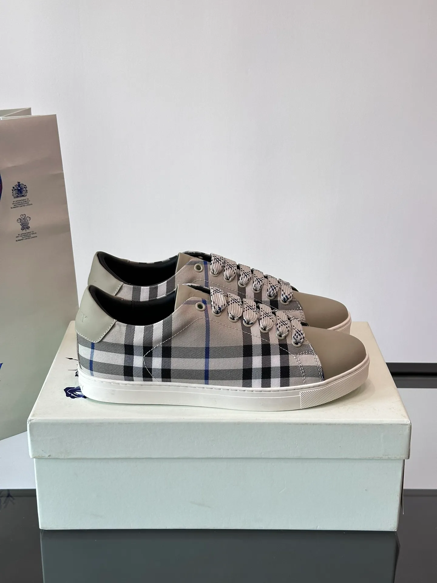 Men's shoes 💰p380 "Burberr＊" men's classic low-top sneakers, reinterpreted with Vintage retro plaid cotton and cowhide materials, decorated with a new brand logo. First-layer sheepskin lining, embossed Burberry lettering logo on the heel, T men's shoes 💰pU original outsole! Size: 38-44 (38.45 customized)